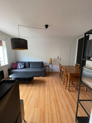 Cet appartement de 38m² est parfaitement situé dans un quartier calme du centre   Appartement cosy & confortable avec parking Entire rental unit vacation rental 638452395979048796
