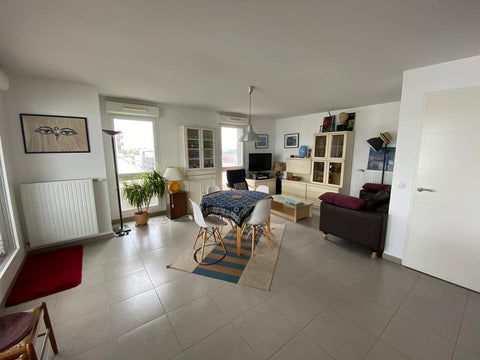 Appartement très lumineux, disposant d'une chambre avec lit double, d'une salle  Bordeaux, France Appartement 1 chambre , vue sur Bordeaux Entire condo vacation rental 50604139