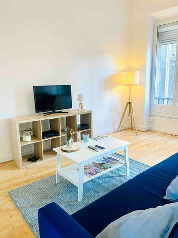 L' appartement se situe au 1er étage d' un immeuble en pierre à deux pas de  l h Bordeaux, France Ravissant t2 neuf  à deux pas de l’hyper centre Entire rental unit vacation rental 54278227