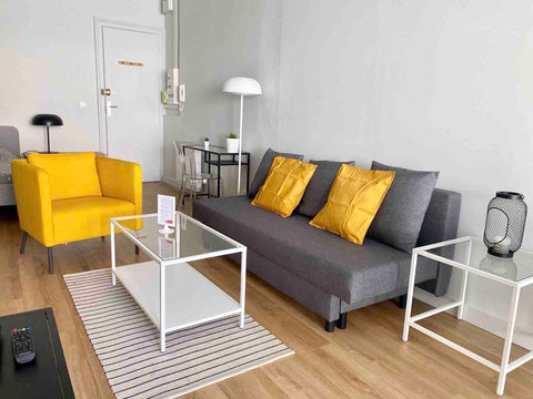 Grand T1 avec petit extérieur à deux pas du centre de Talence, idéal pour un séj Talence, France Grand T1 rénové avec jardin proche du tram B Entire rental unit vacation rental 50047183