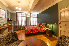 Welkom in DoOr10, welkom in ons hart! De tweepersoonskamer is een oase van rust, Ghent, Belgium B&B DOOR10. 'ALTER', om je thuis te voelen! Room in bed and breakfast vacation rental 30217307