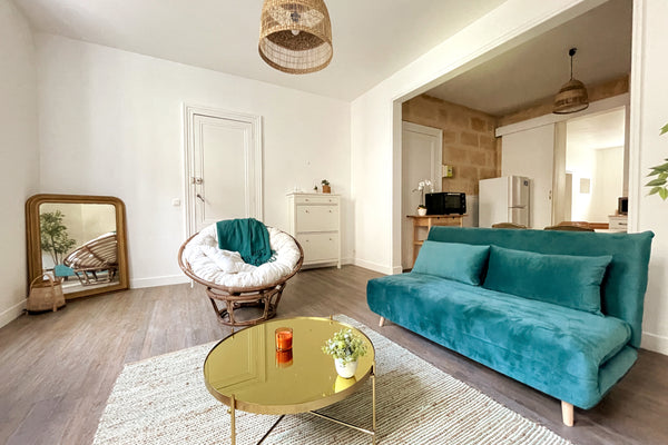 Ce charmant 2 pièces, refait à neuf et meublé avec goût, est situé au rez-de-cha Bordeaux, France * Gorgeous flat in the very heart of Bordeaux * Entire rental unit vacation rental 554266481848873220