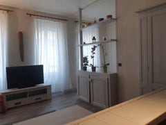 Détendez-vous dans ce logement calme et élégant. L'appartement est situé  à 200  Bordeaux, France Bordeaux superbe appartement Entire rental unit vacation rental 672844936438012846