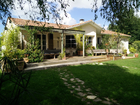 Villa de 170m2 dans un cocon de verdure. 3000m2  de terrain clos sans vis à vis. Taillan-Médoc, France Villa entre océan et Bordeaux Entire villa vacation rental 5292380