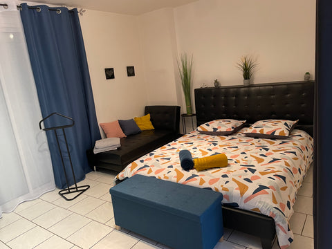 Maison 200m2 à étage avec 4 chambres et 1 salle de bains<br />Tarif pour une cha Taillan-Médoc, France Chambre avec petit salon privé Private room in home vacation rental 46717948