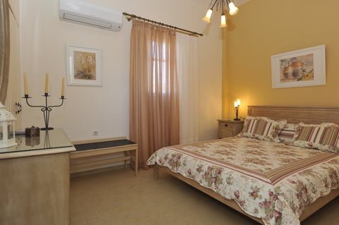 Apartment on 1st floor with sea view. Ideal for families with 2 kids or 4 friend Athens, Greece Sea view Apartment with kitchen "Zeus" Private room in bungalow vacation rental 3168915