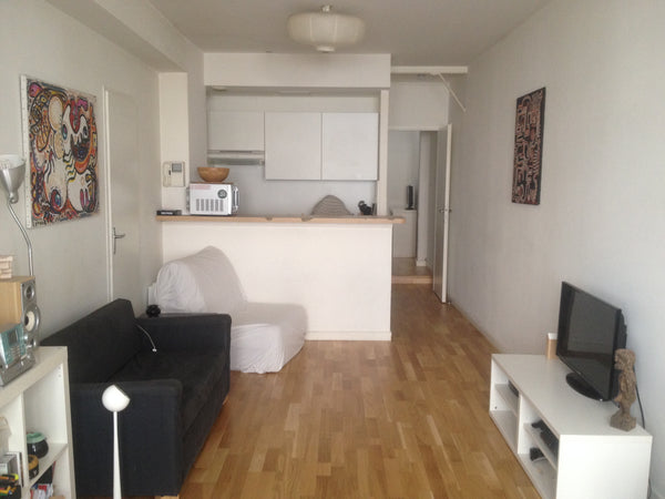 Situé à 2 min à pied de la place Saint Michel, de la place des Capucins ainsi qu Bordeaux, France Appartement T2 St Michel - 2/4 pers Entire rental unit vacation rental 6916815