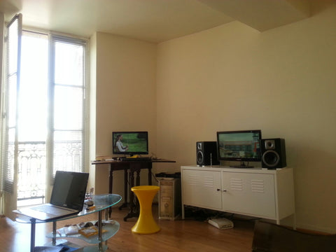 Central, near the Garonne. Pleasant 2 rooms separated from a corridor. Under the Bordeaux, France 2 rooms rustic and pleasant Entire rental unit vacation rental 3558104