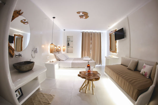 Brand new suite   villa elina ...500 meters from the new port ac tv fridge wifi. Mikonos, Greece VillaElina topfloor suite for3sea view with jakuzi Room in serviced apartment vacation rental 24382707