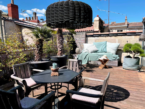 A quelques pas de la Place de la Bourse et de la place du Parlement, quartier pi  Appartement 65m2, terrasse 25m2, dernier étage. Entire rental unit vacation rental 36622713