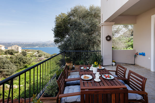 Villa Alysso is located  in the beautiful and welcoming  village of Megala Horaf  Villa Alysso Entire home vacation rental 20025233