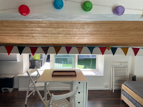 Oubliez vos soucis dans ce logement spacieux et serein. Situé à  100 m du parc B Bordeaux, France Plateau  privé avec salle d’eau  et extérieur. Private room in home vacation rental 33088842