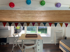 Oubliez vos soucis dans ce logement spacieux et serein. Situé à  100 m du parc B Bordeaux, France Plateau  privé avec salle d’eau  et extérieur. Private room in home vacation rental 33088842