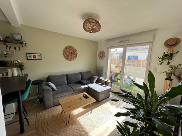 Mon logement est un appartement T2 de 35m2 rénové avec soin équipé d’un balcon s Bordeaux, France Superbe appartement au pied du tram C Entire rental unit vacation rental 563723228904940607