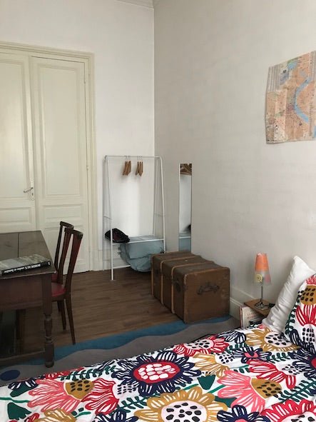 Chambre de 16 m2 dans un appartement habité.<br />Plein centre ville de Bordeaux Bordeaux, France Chambre eu coeur du centre-ville de Bordeaux Private room in rental unit vacation rental 34249453