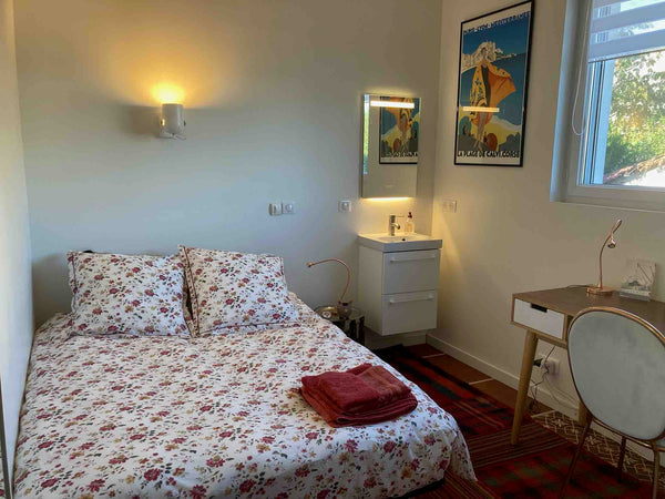 Chambre privée dans maison familiale avec jardin. Quartier du haut carré, très c Bordeaux, France Chambre calme Talence centre, proche université. Private room in home vacation rental 36032337