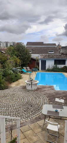 Cet hébergement de charme offre un accès facile aux boutiques et restaurants pop Talence, France Chambre d'hôte 10 minutes centre de Bordeaux. Private room in bed and breakfast vacation rental 596078506607908018