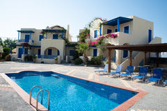 Santorini Flower covered nice apart of 45sqm, is ideal for couples due to his ro Athens, Greece Santorini Flower Covered Apartment Entire rental unit vacation rental 12485177
