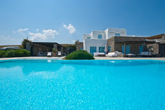 Située à proximité de 'New golden Beach' à Paros, cette magnifique villa de 350  Denguin, France Cyclades - Paros | Villa vue sur mer Cycladic home vacation rental 7027085