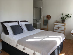 Petite échoppe bordelaise dans le quartier Nansouty, à la fois proche de la gare Bordeaux, France Belle échoppe 2 chambres Nansouty Entire townhouse vacation rental 32519600