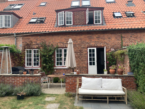 Cozy townhouse with central location. Plenty of room for you family with two bed Copenhagen, Denmark Wonderful townhouse with free parking Entire townhouse vacation rental 701795531768347023