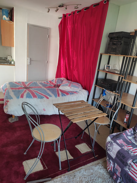 Simplifiez-vous la vie dans ce logement de <br /> 25 mètres carrés paisible, pro  Studio indépendant Pessac proche toutes commodités Entire guesthouse vacation rental 612950754354316722