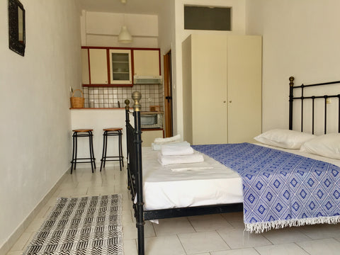 A small studio for rent in the village of Antiparos. Walking distance to all fac Greece Studio Antiparos village #2 Private room in rental unit vacation rental 27120826