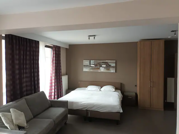 This amazing studio is located in a nice neighborhood, within 850 meters from Th Brussels, Belgium Studio Expo Center T Entire rental unit vacation rental 698007506274691567