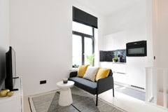 Ce magnifique logement situé au rez-de-chaussée d'un immeuble de 4 appartements  Brussels, Belgium Designer's one-bedroom apartment in Brussels Entire rental unit vacation rental 701223636936071077