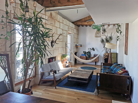 Superbe duplex de 60m2 refait à neuf, situé au coeur de Bordeaux au quartier des Bordeaux, France Duplex atypique et chaleureux, hyper centre Entire rental unit vacation rental 51956583