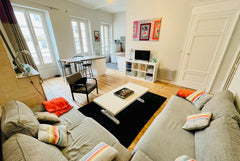 Apartment for 2 people in the heart of Historic Bordeaux…<br /><br /><b>The spac  Renovated Furnished Apartment in The Heart of Entire rental unit vacation rental 569982767304322812