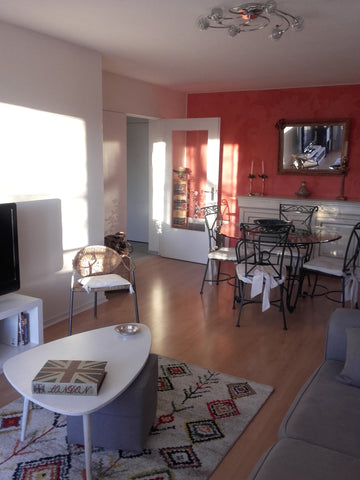 Mon logement est à 5 km du centre ville (bus toutes les 10 mn au bas d'immeuble) Bordeaux, France Appartement avec parking privé au 1er étage. Entire condo vacation rental 17116231