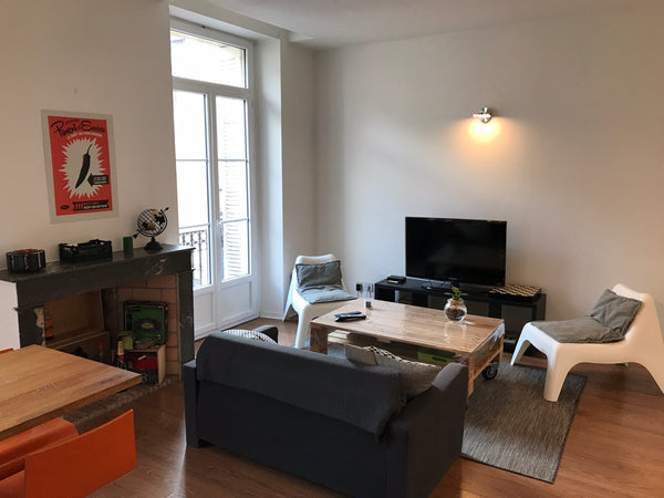 Logement en centre ville spacieux et lumineux avec balcon.  Appartement Pey Berland, 68 m² Entire rental unit vacation rental 35048407