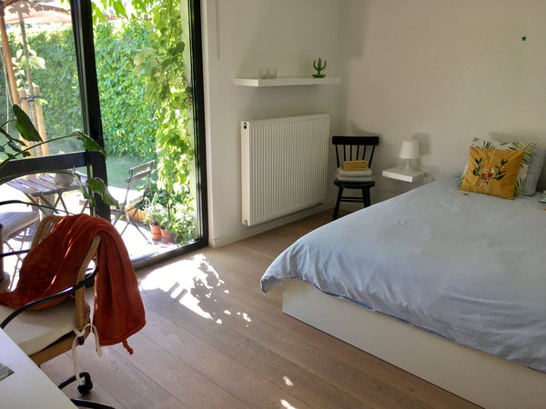 Relax and unwind in this peaceful, stylish space.<br /><br /><b>The space</b><br Ghent, Belgium Een eigen kamer met ensuite douchecel. Private room in home vacation rental 622149237564195842