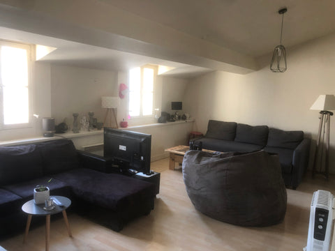 Deux pièces cosy au 2ème et dernier étage d'un bel immeuble en pierre typique de  Appartement douillet plein centre Entire rental unit vacation rental 16404410