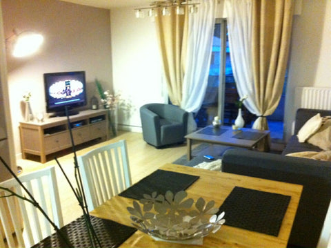 Quartier calme. 2 chambres, grande terrasse / balcon tout le long de l'apparteme Bordeaux, France Appartement Eysines 10mn Bordeaux Entire rental unit vacation rental 7949928