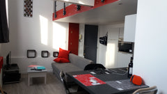 L'appartement  est situé dans le vieux Bordeaux, à proximité de la place de la V Bordeaux, France Appart hyper-Centre : max 3 adultes ou 2 + enfants Entire rental unit vacation rental 17989256