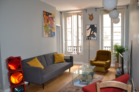 Superbe deux pièces, situé au coeur de Bordeaux, dans un immeuble en pierre. Cet Bordeaux, France Bel appartement 2 pièces Entire rental unit vacation rental 28159612
