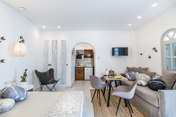 Brand new spacious studio steps away from the heart of the town, next to all the Naxos, Greece Exclusive King Studio in Naxos Town 700m from port Entire rental unit vacation rental 17322597