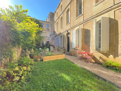 Découvrez Bordeaux en profitant d'un appartement lumineux (1er et 2ème étages),  Bordeaux, France Superbe Duplex avec Jardin au cœur de Bordeaux Entire rental unit vacation rental 51932082