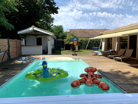 Superbe maison familiale avec : piscine au sel, chauffée. Terrasse bois avec bar  Maison chaleureuse avec piscine donnant sur bois Entire home vacation rental 663673378423082368