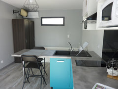 Idéalement situé pour visiter pour visiter Bordeaux et ses alentours. Ce studio  Bègles, France Bègles : agréable micro-maison climatisée. Entire townhouse vacation rental 580978836924555907