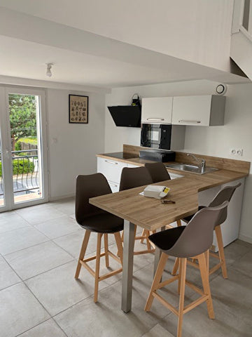 Situé dans une rue calme à moins de 10 minutes à pied du tramway, des université Bordeaux, France Chambre privative avec salle d'eau indivuelle. 9 Private room in home vacation rental 657917555480199425