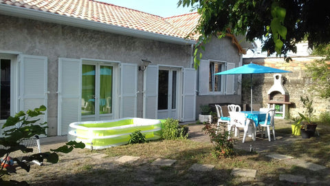 Découvrez la région Bordelaise dans cette ravissante maison mitoyenne dans un qu  Maison avec jardin, idéale couple avec enfants Entire home vacation rental 37630753