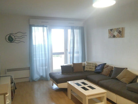 Bonjour !<br />L'appartement se situe dans une résidence et une rue vraiment cal Bordeaux, France Beau T2 Calme + parking sécurisé privé Entire rental unit vacation rental 22474406