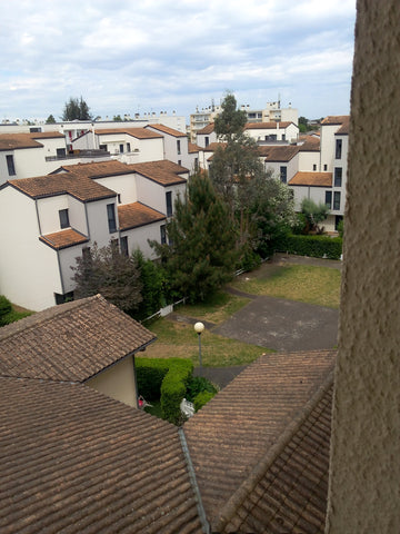 Chambre dans appartement partagé par autre locataire.<br />Dernier étage au calm Bordeaux, France Bordeaux, chambre au calme entourée de jardins Private room in bed and breakfast vacation rental 650572970025202319