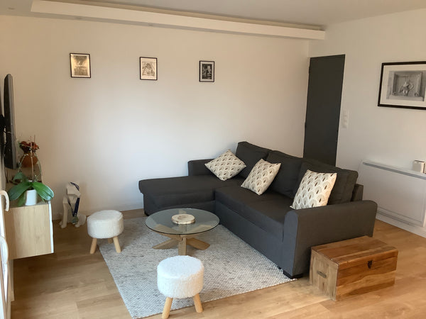 Bonjour, <br /><br />Notre appartement a été entièrement rénové récemment. Il se Le Teich, France Grand T2 rénové, calme Entire rental unit vacation rental 725935163010032083