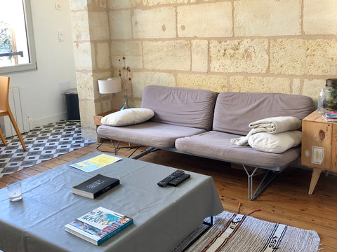 Cher voyageurs,<br />Ce T2 fonctionnel, lumineux, refait à neuf et où le charme  Bordeaux, France Beau T2 charme pierre bordelaise Bastide Entire rental unit vacation rental 45504406