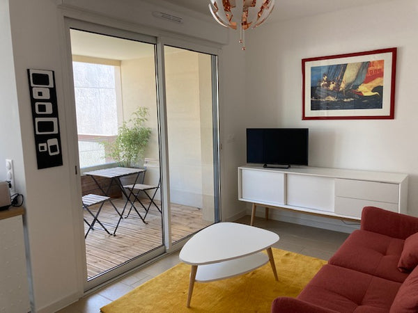 Location appartement meublé à Bordeaux, charmant 43m² + 5 m2 de terrasse au 2e é  Tivoli - Charmant 43m2 terrasse ascenseur, parking Entire rental unit vacation rental 52136814