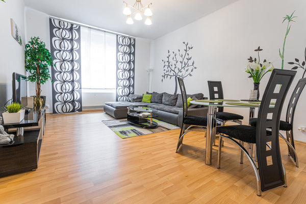 ⇒ Newly Renovated 2BDR in 2020<br />⇒ Bathtub with Jacuzzi<br />⇒ Washer + Dryer Prague, Czechia Hottub [Washer+Dryer] [12min⇢Center] [160Mbs WIFI] Entire rental unit vacation rental 9387372